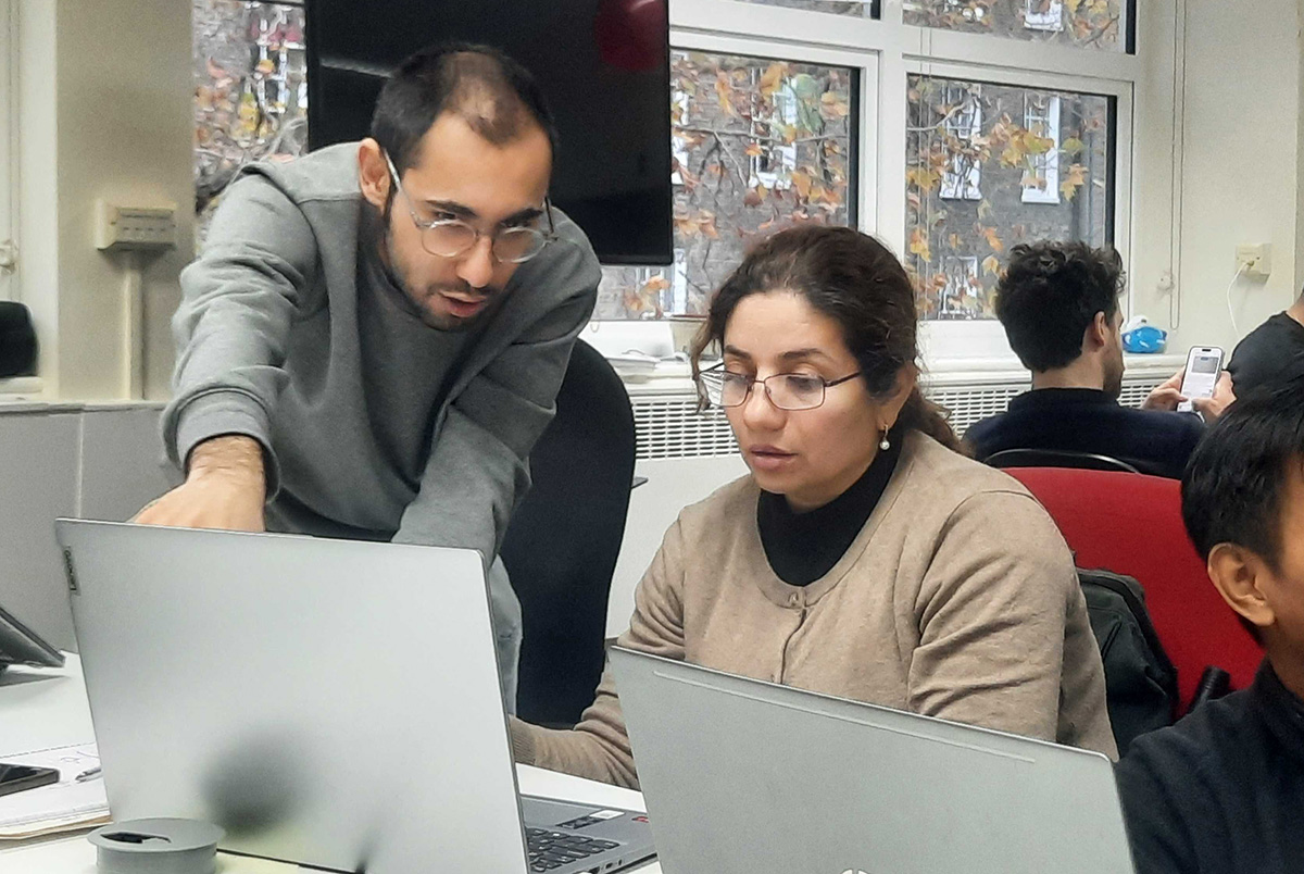 Photo of Amirreza giving some hints to a trainee.